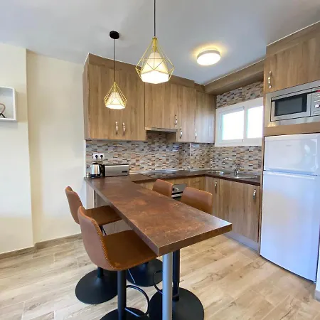 Modern 1 Bedroom Seaside With Pool Фуэнхирола