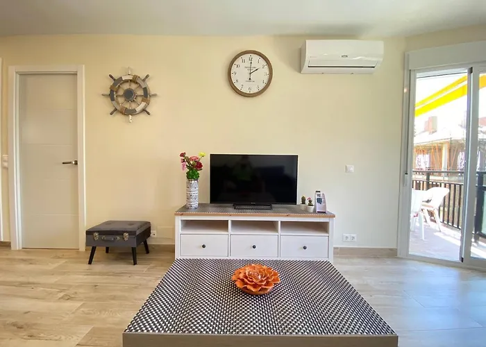 Modern 1 Bedroom Seaside With Pool Fuengirola