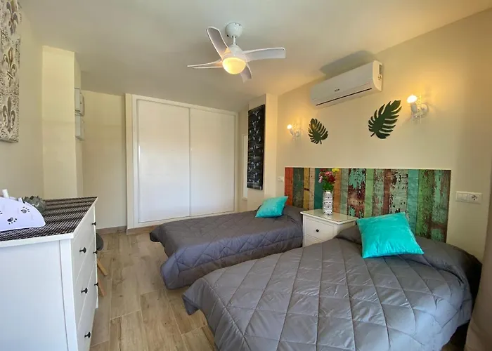 Modern 1 Bedroom Seaside With Pool Apartment *