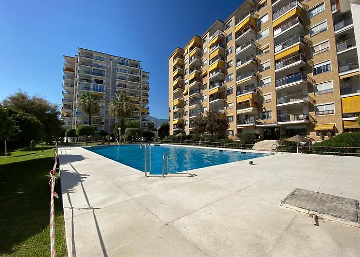 Modern 1 Bedroom Seaside With Pool *