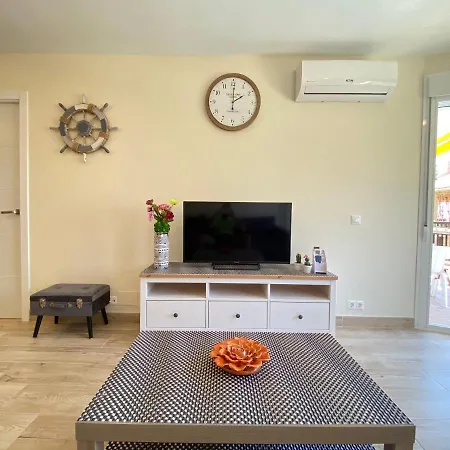 Modern 1 Bedroom Seaside With Pool Fuengirola