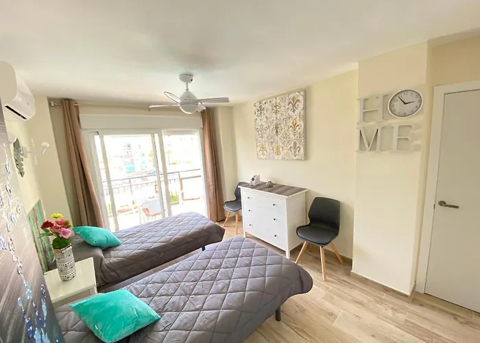 Modern 1 Bedroom Seaside With Pool Apartament