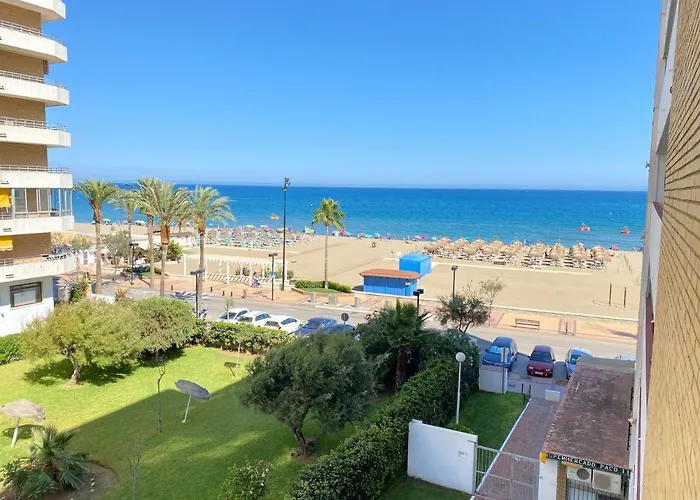 Modern 1 Bedroom Seaside With Pool *