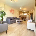 Apartment Modern 1 Bedroom Seaside With Pool