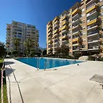 Modern 1 Bedroom Seaside With Pool *