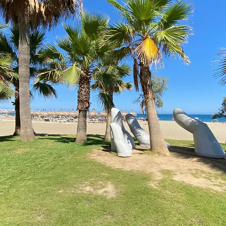 Apartment Modern 1 Bedroom Seaside With Pool